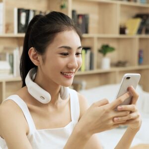 Masažer za vrat i ramena sa inteligentnim daljinskim upravljanjem